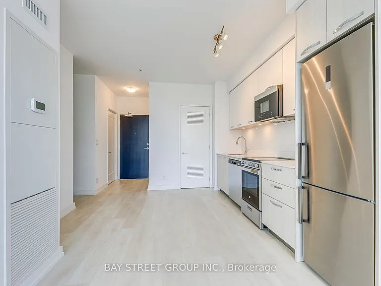 75 James St S #1504 — Photo 8