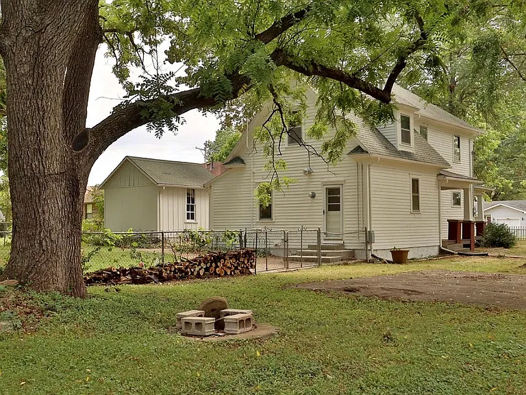 317 E Glenwood St — Photo 11