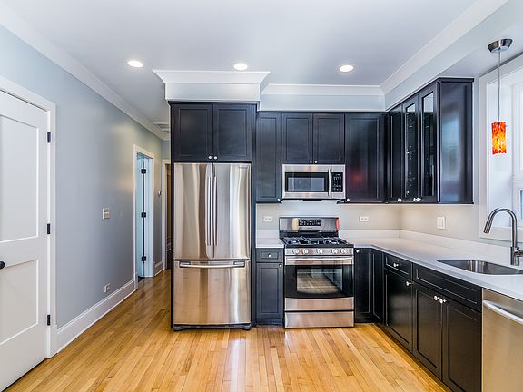 2nd image of 2721 W Winnemac Ave #3
