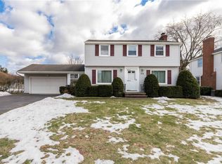 38 Ridgelawn Dr, Rochester, NY 14617