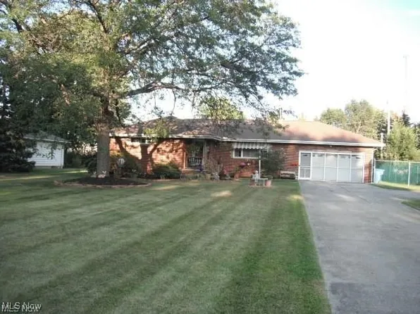 921 Sharondale Dr, Amherst, OH 44001