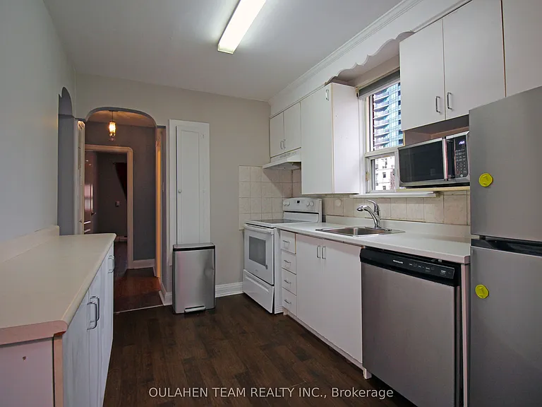 38 Finch Ave W — Photo 8