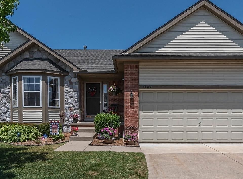 1st image of 1889 Wexford Cir