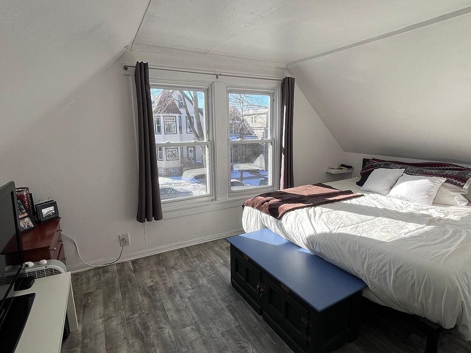 1st image of 2830 W Wellington Ave APT 2
