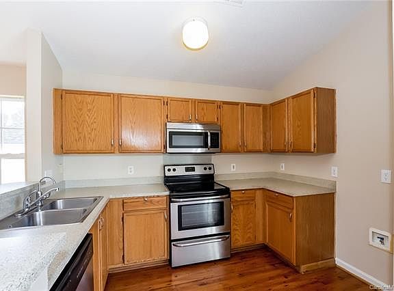 2nd image of 9611 Aventide Ln