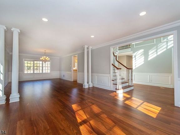 5th image of 29 Cathedral Ave