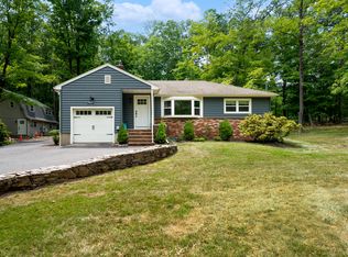 422 Hollow Rd, Skillman, NJ 08558