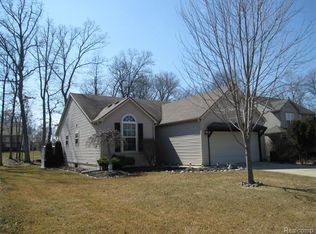 2550 Laurel Oak Dr, Howell, MI