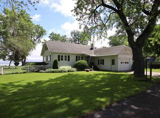 3626 Edgewater Ln, Oshkosh, WI 54902