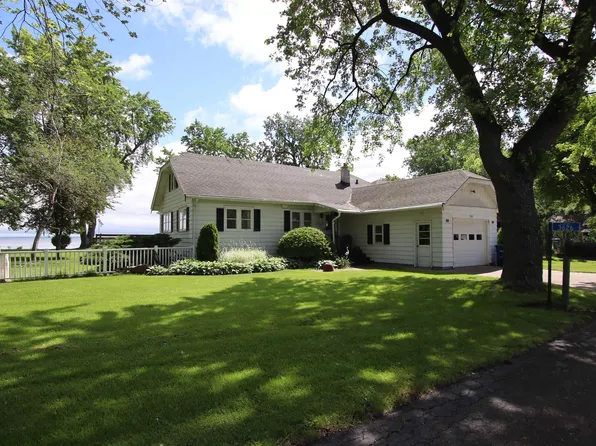 3626 Edgewater Ln, Oshkosh, WI 54902