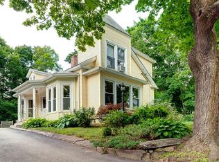 24 High St, Uxbridge, MA 01569