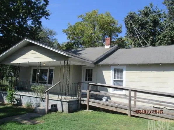 218 33rd St SW, Hickory, NC 28602