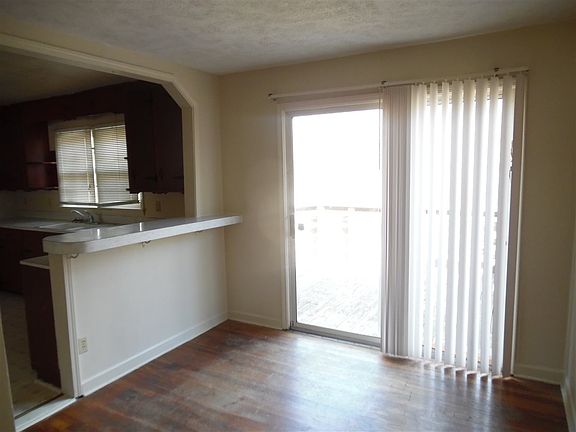 5th image of 222 Eastview Ave
