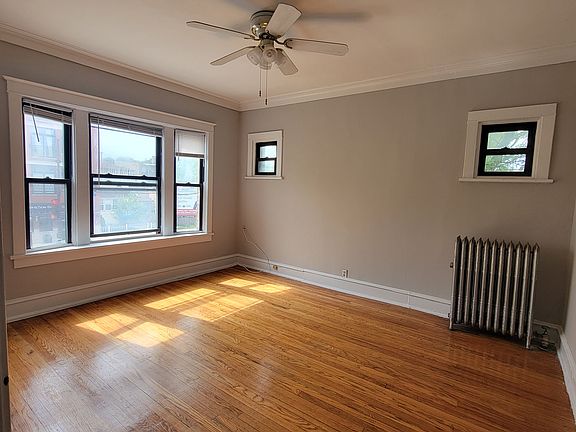 3rd image of 5759 N Broadway St Unit 2