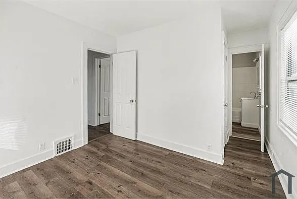 2421 E 67th Ter — Photo 10