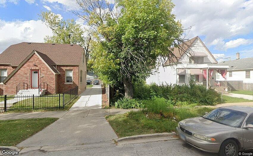 1st image of 318 W 104th St