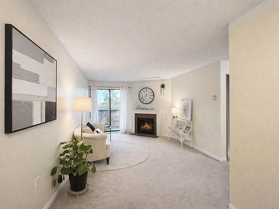 2nd image of 615 North Rd #312