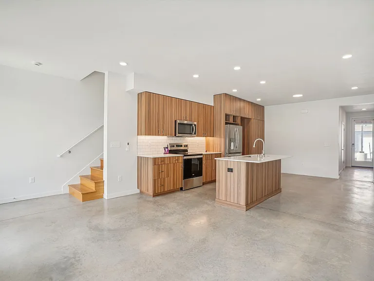 Ellis Apartments — Photo 35