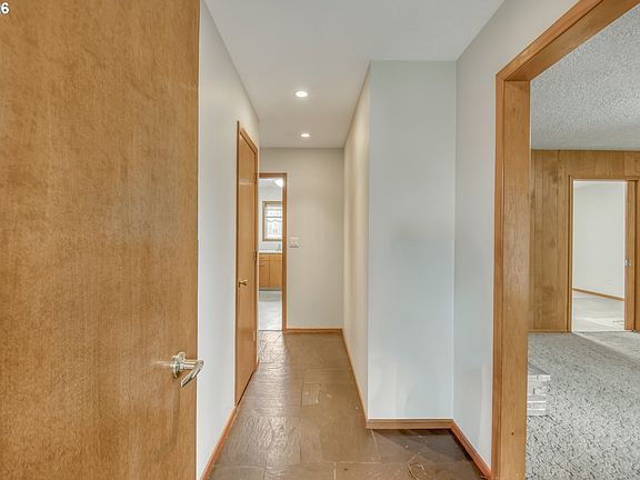 4th image of 6744 SE Molt St