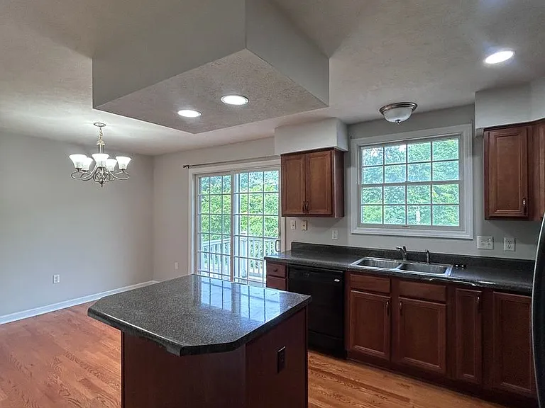 1-114 Castleview Dr — Photo 9