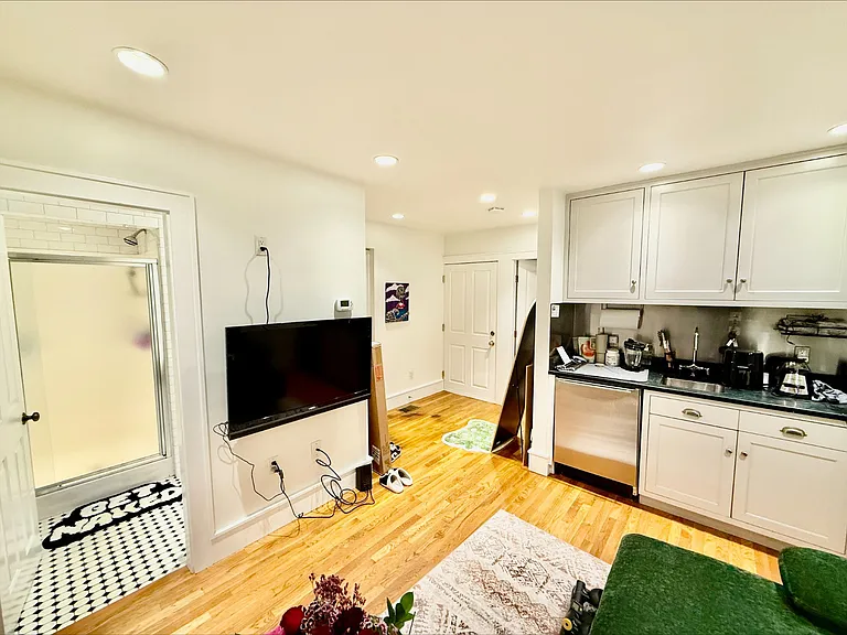 11 Thacher Ct #1 — Photo 3