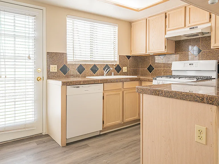 450 Tava Ln — Photo 10