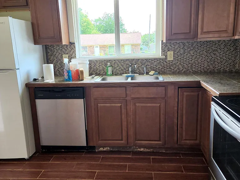 3829 Niagara Dr — Photo 2