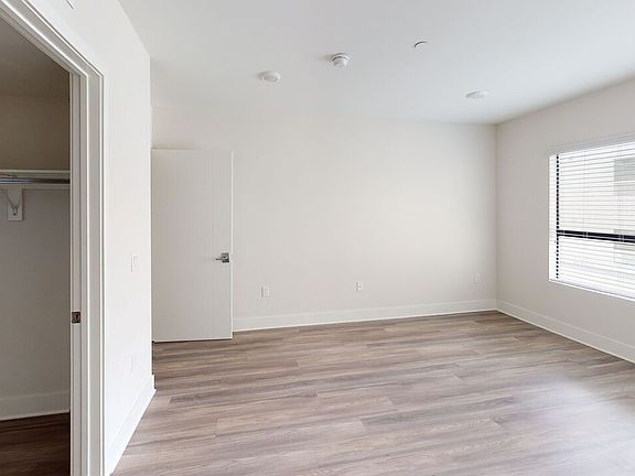 5th image of 5030 Rosewood Ave APT 506