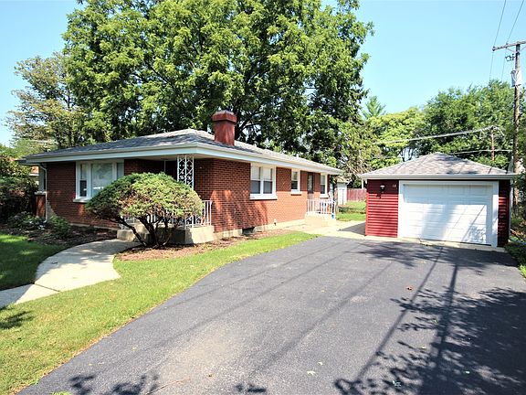 2nd image of 12 E Oak St
