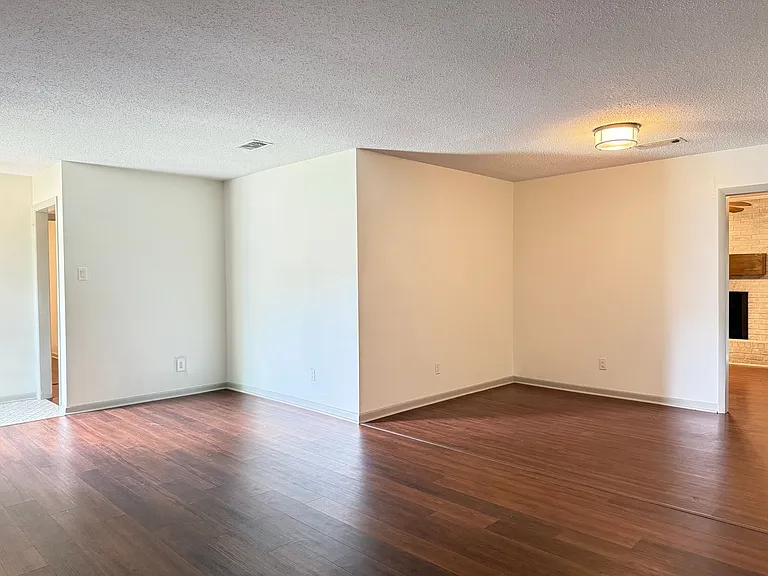 3604 Royal Oak Dr — Photo 3