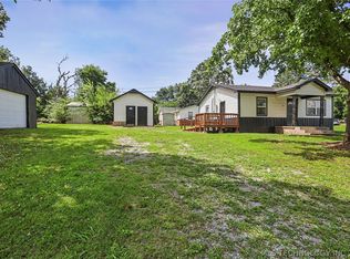 202 E Radcliff St, Locust Grove, OK 74352