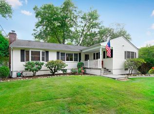 34 Hickory Rd, Katonah, NY 10536