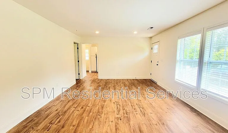 239 N Wallace Ave — Photo 3