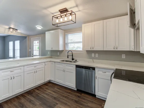 1824 Montana St, San Antonio, TX 78203