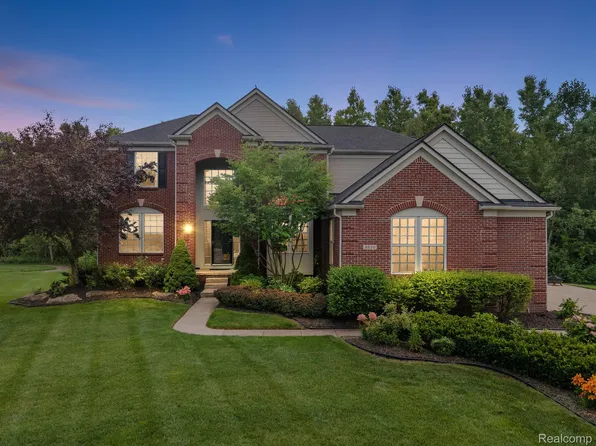 8830 Lakeway Ct, Ypsilanti, MI 48197