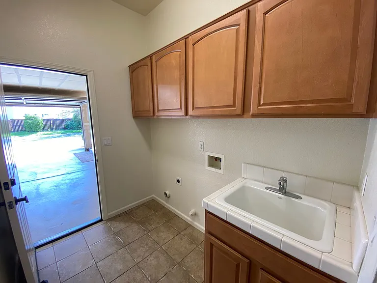 9748 Roedell Way — Photo 31