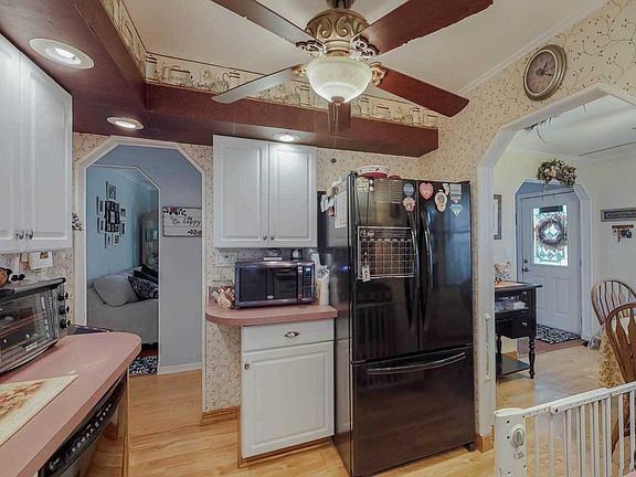 5th image of 103 Emerson Ave