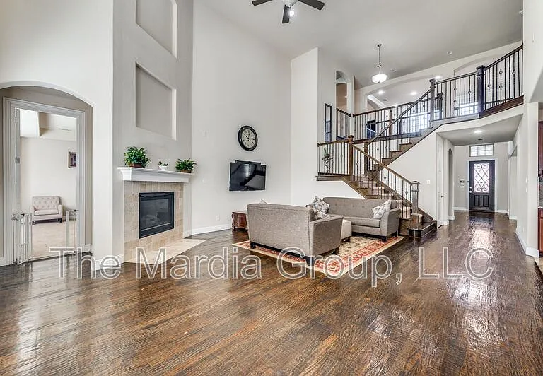 7340 Beranger Dr — Photo 11