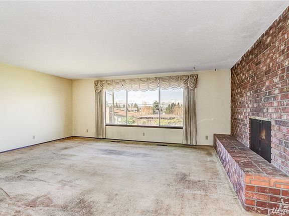 5th image of 1843 N Skyline Dr