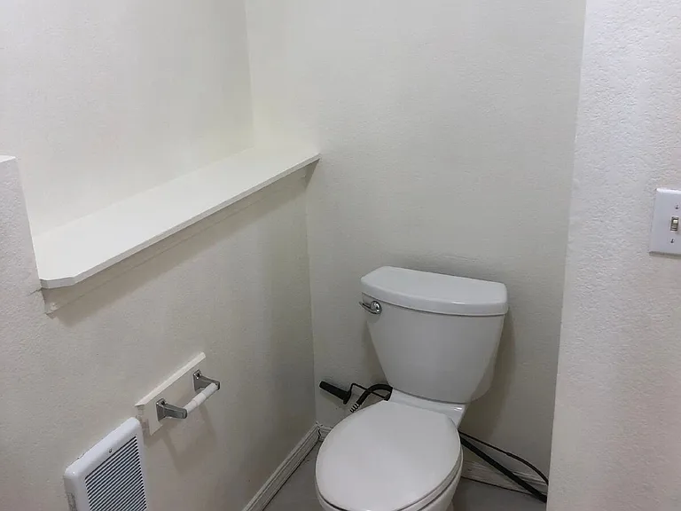 700 NE Johnson St #17 — Photo 9