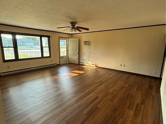 5th image of 230 Eastview Dr