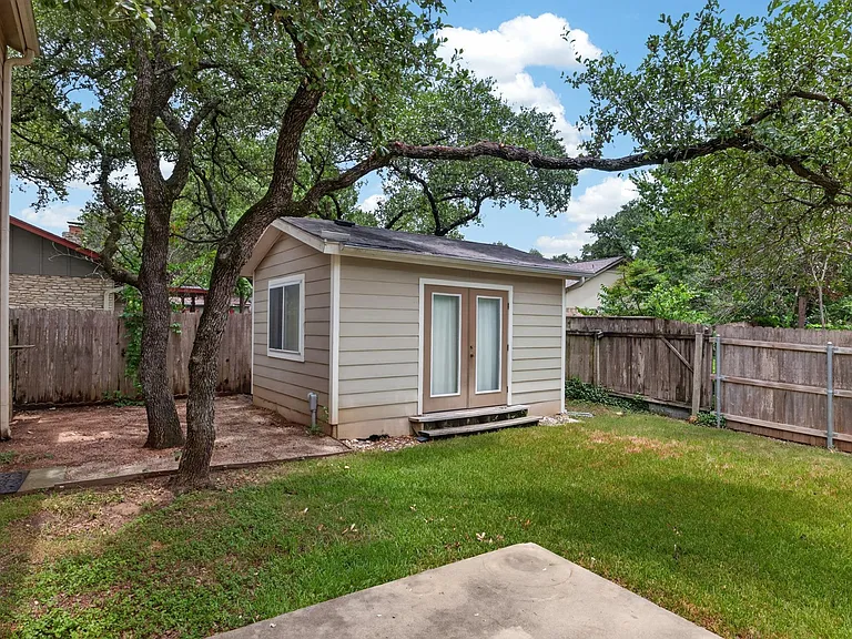 1202 Knollpark Cir — Photo 32