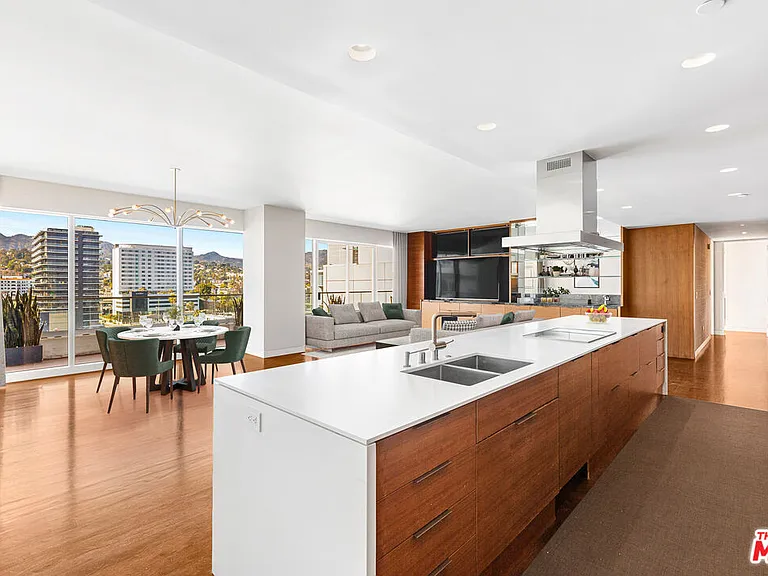 6250 Hollywood Blvd #14D — Photo 1