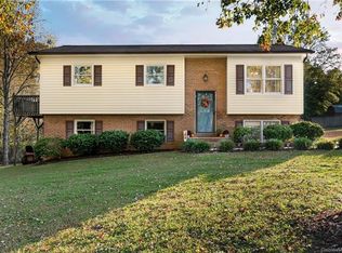 1903 Sandy Cir, Newton, NC 28658