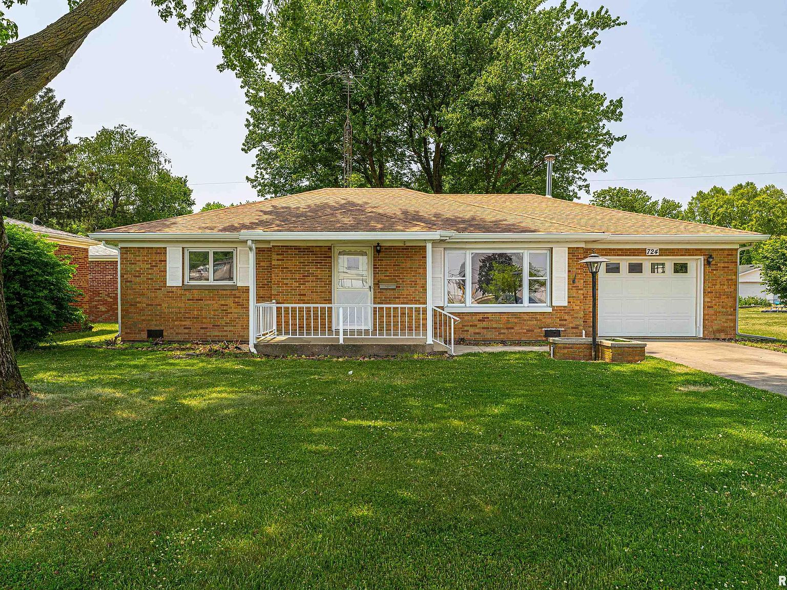 724 N Vine St, Mount Pulaski, IL 62548 MLS CA1022706 Zillow