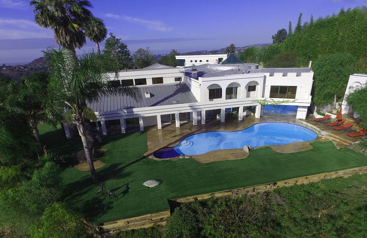 13318 Mulholland Drive — Photo 1