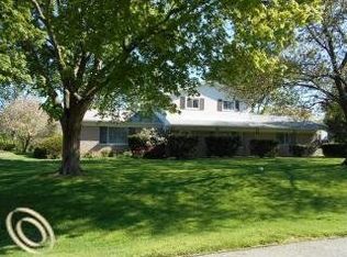 2504 Avonhurst Dr, Troy, MI