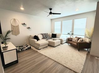 1095 W Early Light Way, Riverton, UT 84065