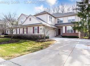3585 Winding Brook Cir #89, Rochester, MI 48309