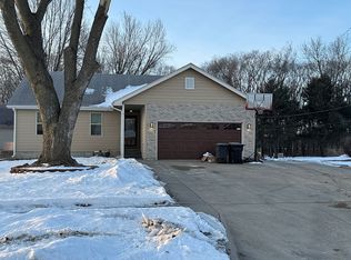601 Kross Cir, Rossville, KS 66533